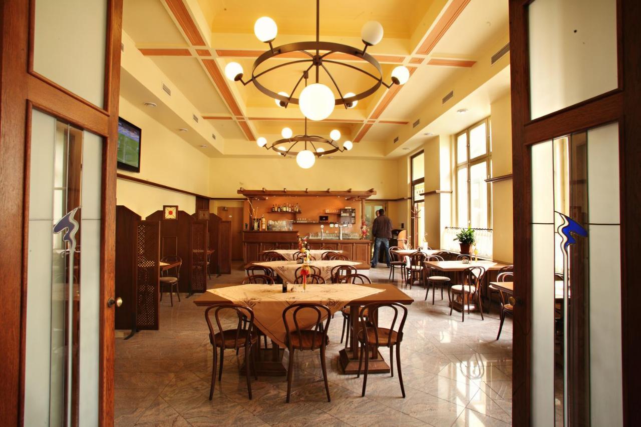 Hotel Slavie Pelhrimov Ngoại thất bức ảnh