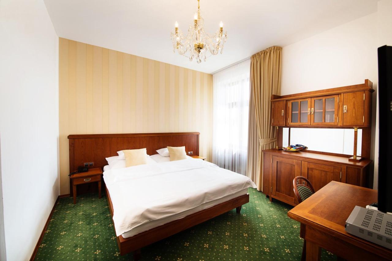 Hotel Slavie Pelhrimov Ngoại thất bức ảnh